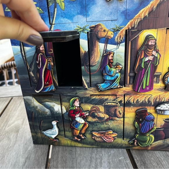 Traditions by Byer's Choice LTD 2005 Nativity Wooden Advent Calendar - Picture 5 of 11
